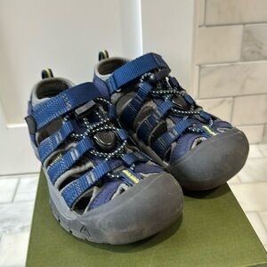 Navy blue kids Keen sandals